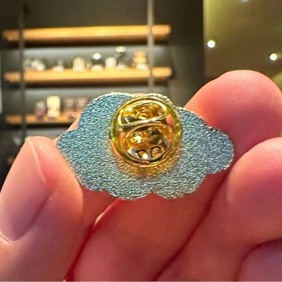 Dream Big Pin - Picture 3 of 4